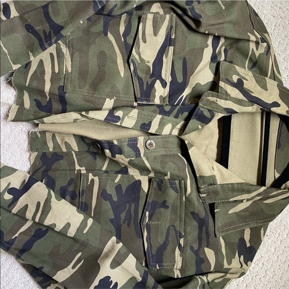 Woman’s Camo Jacket - Picture 2 of 3